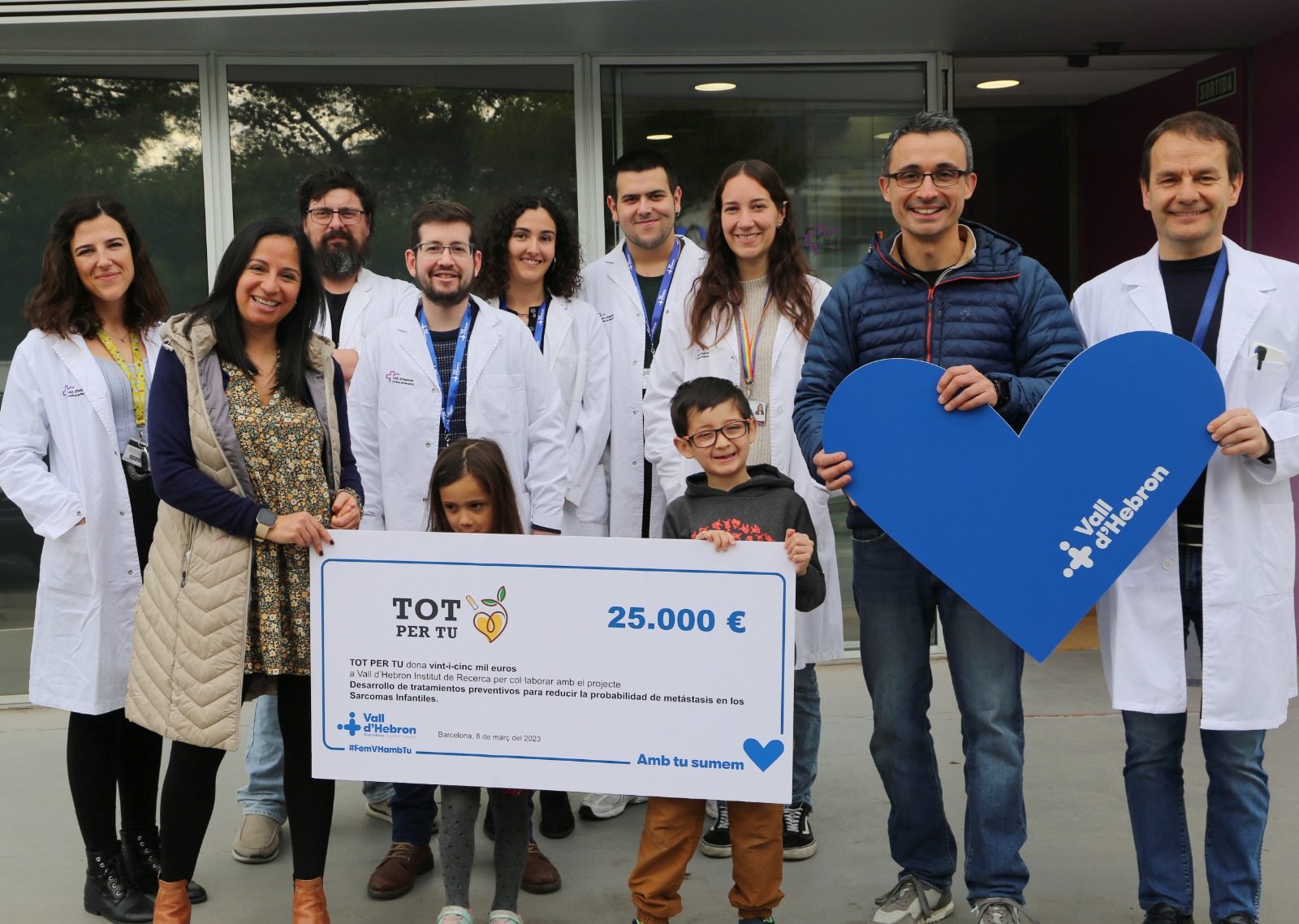 Entrega de 25.000€ recaudados